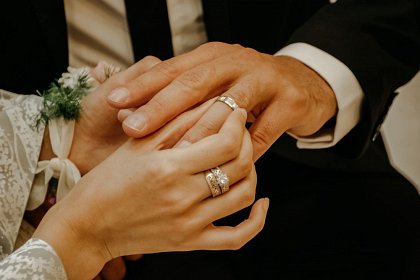 Wybór obrączek ślubnych – na co zwrócić uwagę?