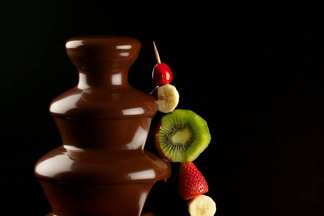 Fontanna czekoladowa - słodka atrakcja na Waszym weselu