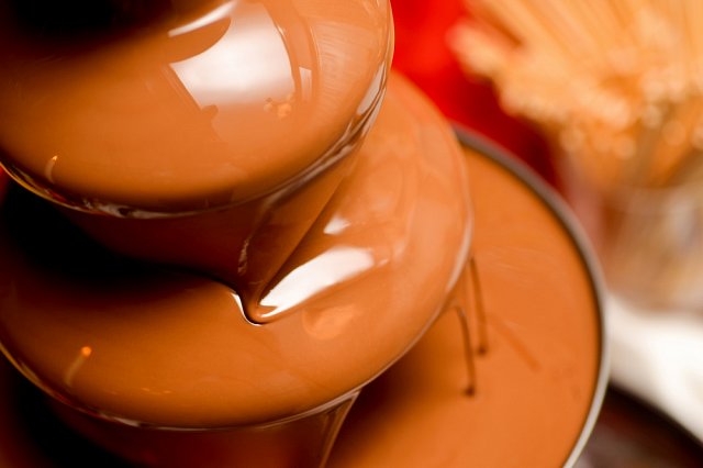 Słodka niespodzianka dla Waszych gości - czekoladowa fontanna