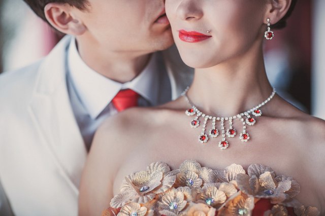 biżuteria ślubna - dodatki ślubne - para młoda