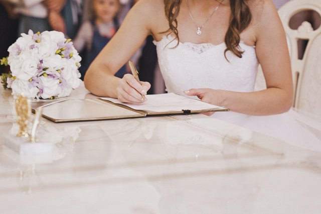 Księga gości weselnych - czy warto ją mieć na weselu