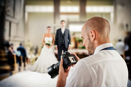 Fotograf ślubny – profesjonalizm i dyskrecja